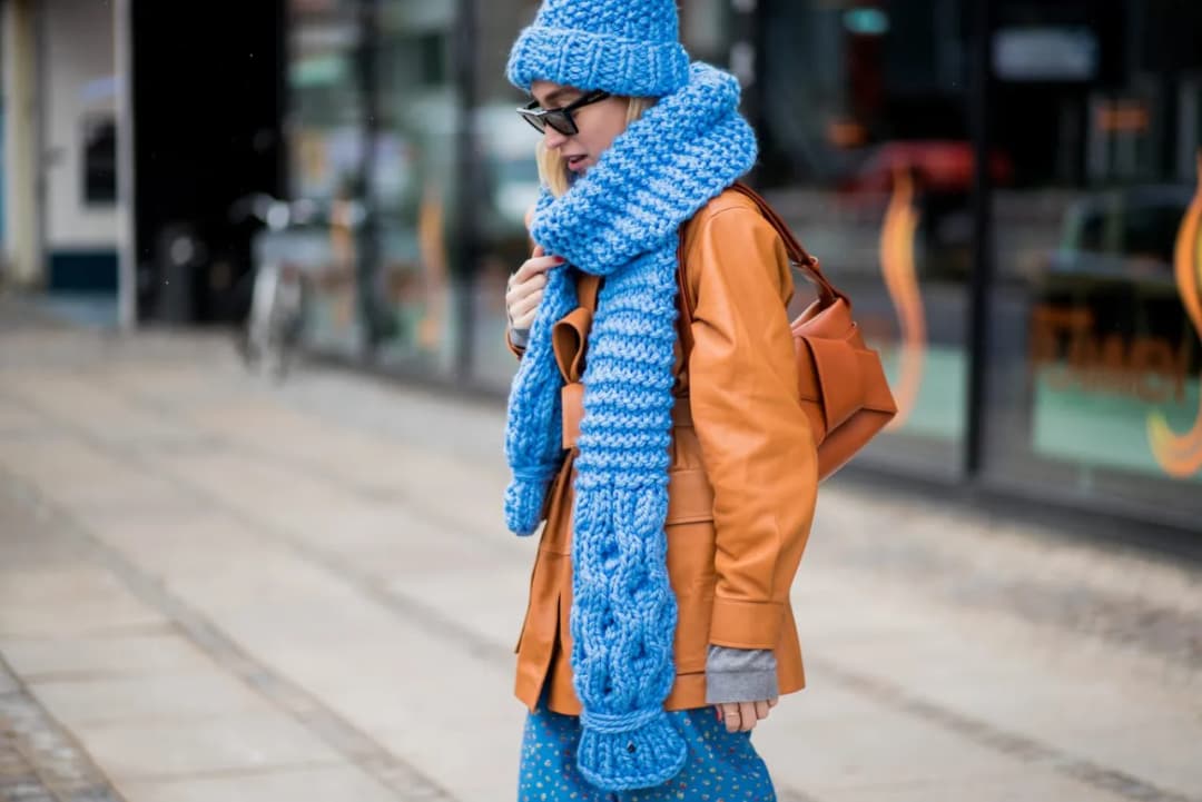 Jak modnie nosić szal: 5 stylowych sposobów, które musisz znać