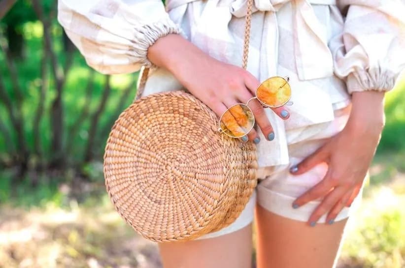 Stylizacje spodenek: Jak stworzyć modne i efektowne outfity latem