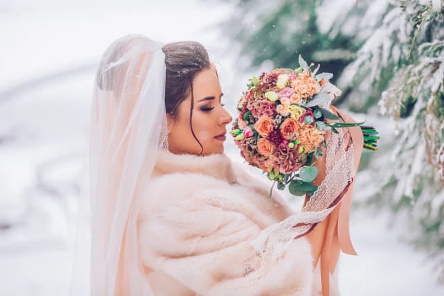 Jakie bolerko do sukni ślubnej z tiulu wybrać, by wyglądać idealnie?