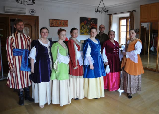 Jak uszyć suknię średniowieczną - krok po kroku do idealnego efektu