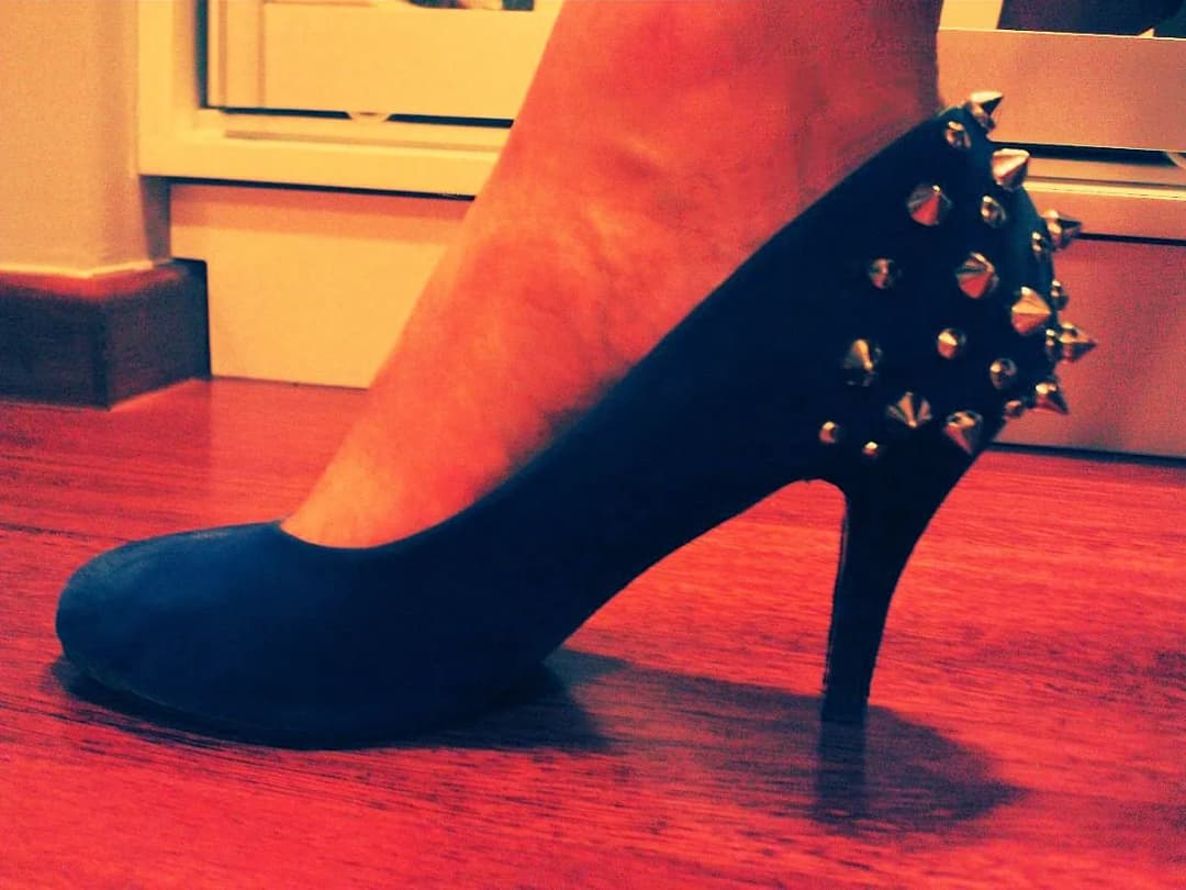 Jak przerobić stare buty na modne i wygodne obuwie DIY